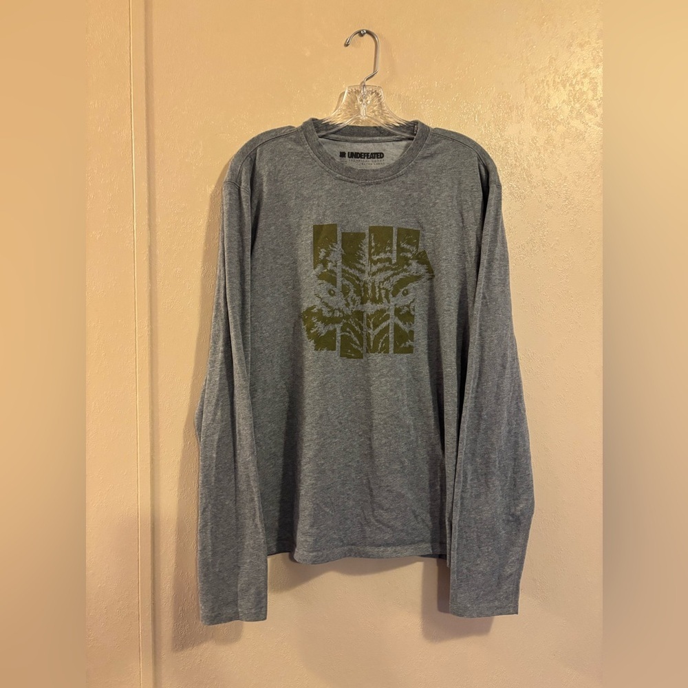 Undefeated long sleeve crew neck tee sz XL